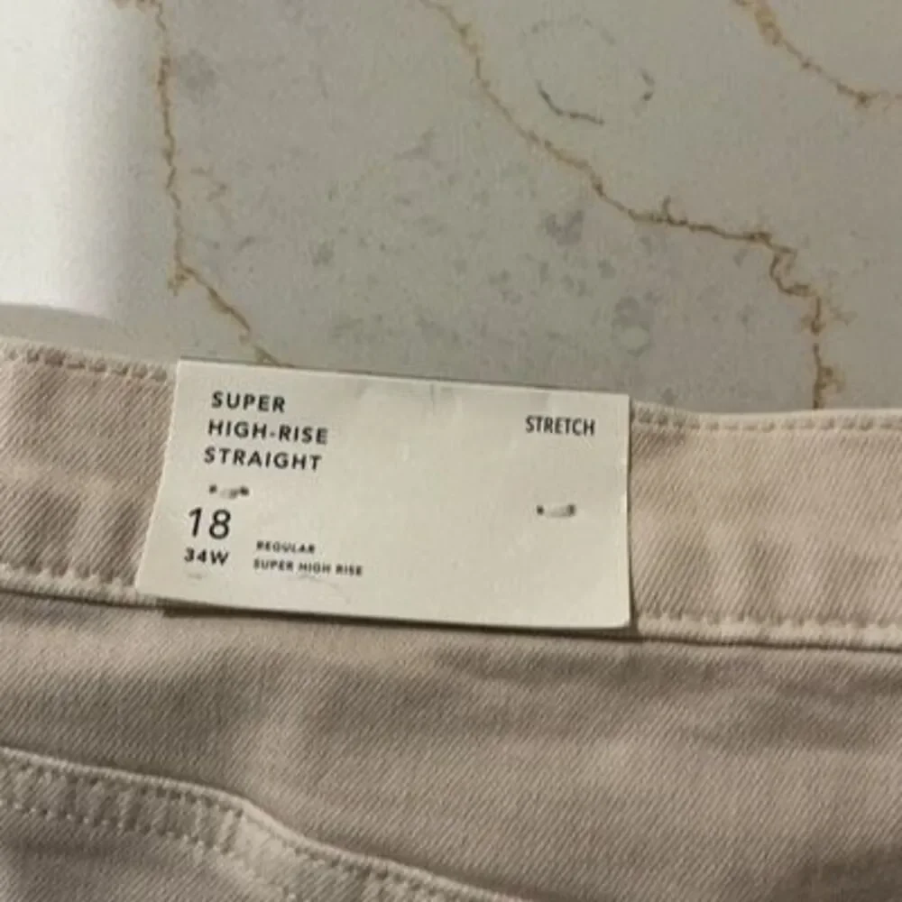 NEW American Eagle Super High Rise Straight Jeans Sz 18 stretch Cream